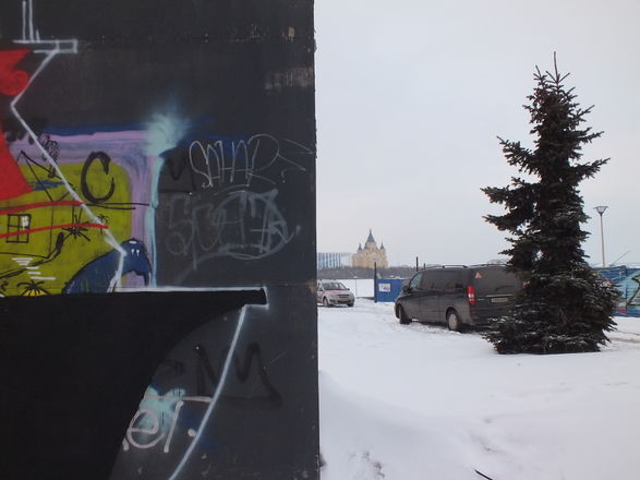 Агитирующее граффити появилось на Нижне-Волжской набережной (ФОТО) - фото 6