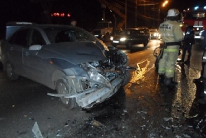 Водитель и пассажир мотоцикла получили серьезные травмы в ДТП на проспекте Гагарина - фото 1