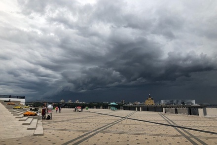 Пасмурно и зрелищно: нижегородцы поделились фотографиями неба перед дождем