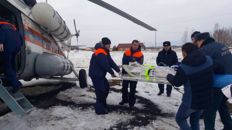 Вертолет МЧС доставил в Нижний Новгород тяжелобольного жителя Шаранги