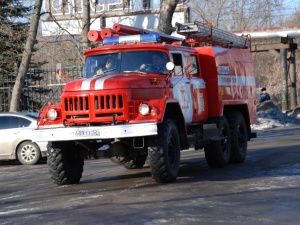 Пожарные эвакуировали 15 человек из горящего дома в Автозаводском районе