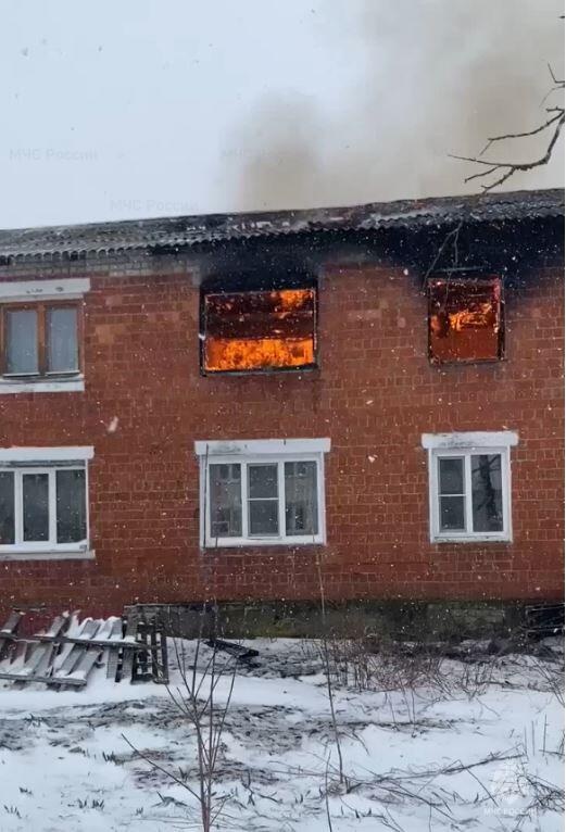 Четыре человека погибли на пожаре в многоквартирном доме в Нижегородской области - фото 1