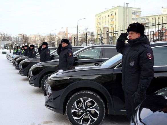 Новые автомобили подарили нижегородским полицейским: публикуем фото - фото 4
