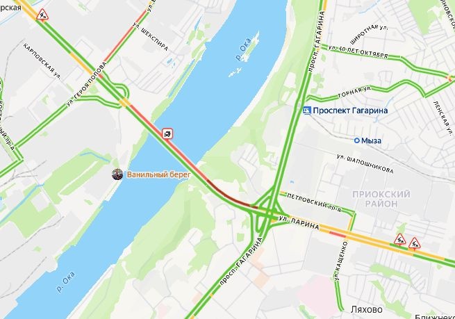 Огромная пробка образовалась на Мызинском мосту из-за ДТП - фото 1