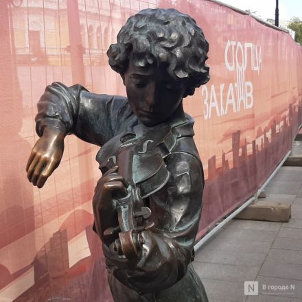 Сломанные руки и отбитые уши: нижегородские скульптуры страдают от вандалов - фото 3