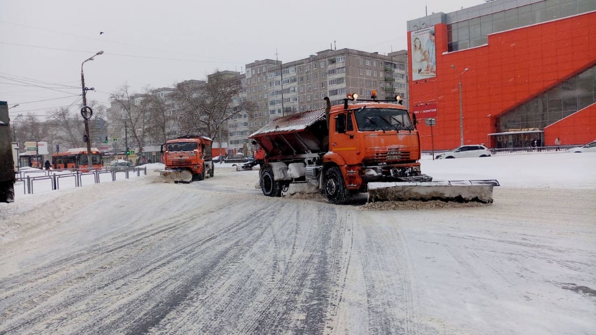 Около 340 машин убирают снег в Нижнем Новгороде - фото 1