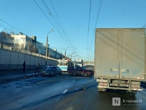 Движение по Монастырке парализовано из-за тройного ДТП