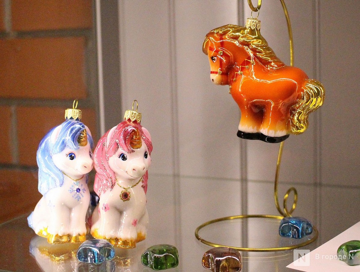 Волшебство в стекле: фоторепортаж с фабрики елочных игрушек в Нижнем Новгороде - фото 14