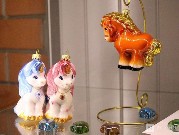 Волшебство из стекла: фоторепортаж с фабрики елочных игрушек в Нижнем Новгороде - фото 109