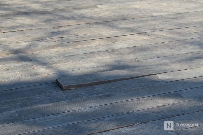 Ржавые урны и разбитая плитка: как пережили зиму знаковые места Нижнего Новгорода - фото 47
