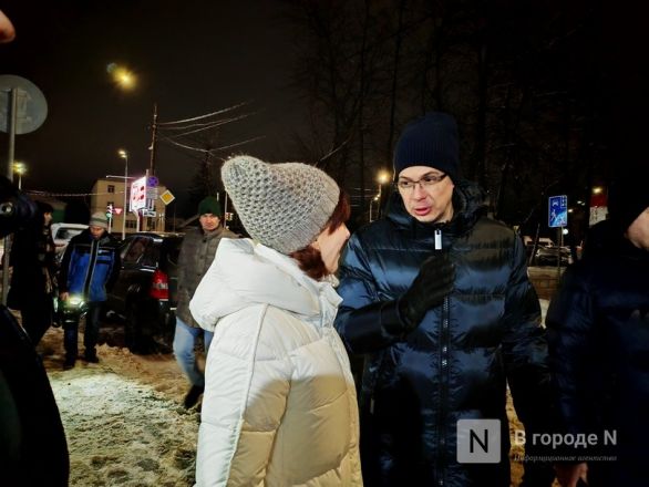 Фоторепортаж: как чистят дороги в Нижнем Новгороде после мощных снегопадов - фото 9