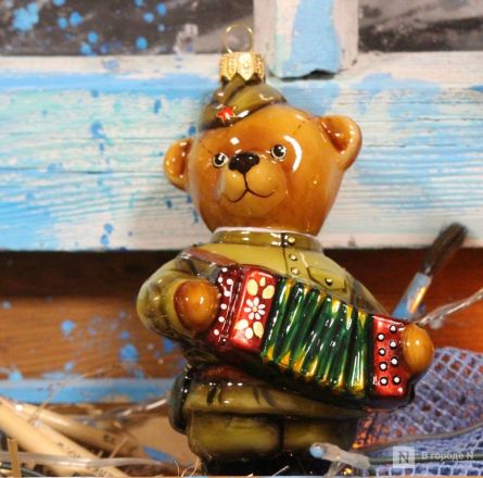 Волшебство из стекла: фоторепортаж с фабрики елочных игрушек в Нижнем Новгороде - фото 44