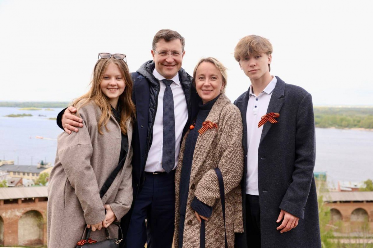 Глеб Никитин вместе с семьей посетил выставки о Великой Отечественной войне - фото 1