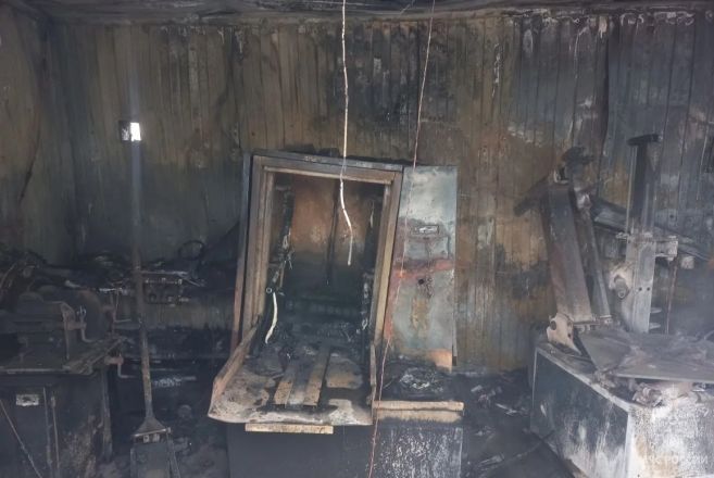 Опубликованы фото с места пожара в автосервисе в Нижнем Новгороде - фото 3