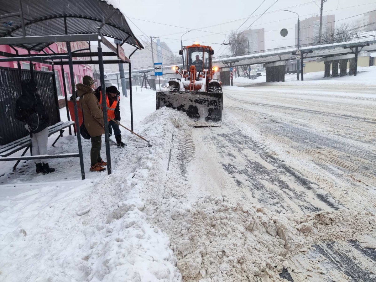 Вся имеющаяся в Нижнем Новгороде техника задействована в уборке снега - фото 1