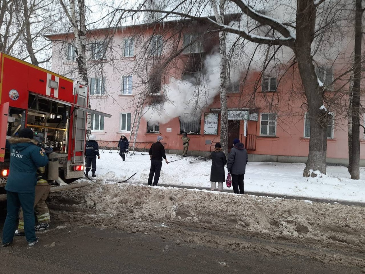 Работники Нижегородской ярмарки спасли на пожаре кошку и шестерых человек - фото 2