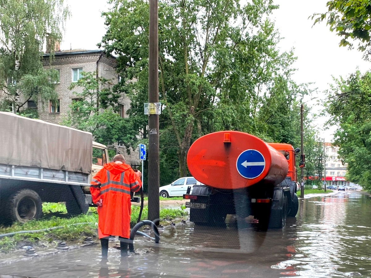 Почти пять тысяч кубометров воды за сутки откачали с улиц Нижнего Новгорода - фото 1