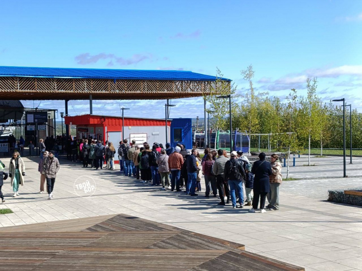 Большая очередь выстроилась перед нижегородской канаткой 3 мая - фото 1