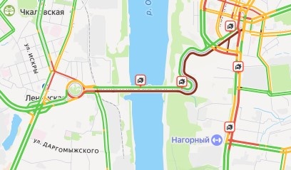Огромная пробка образовалась из-за ДТП на площади Лядова - фото 2