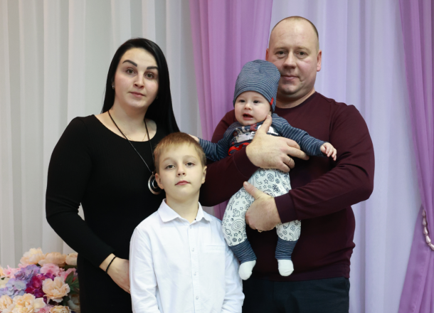 Глава Дзержинска поздравил семьи с новорожденными детьми - фото 4
