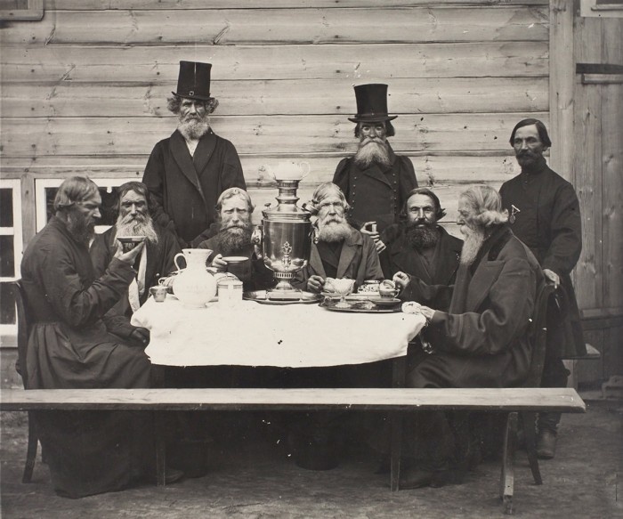 Старинное фото нижегородских купцов продали за 110 тысяч рублей - фото 1