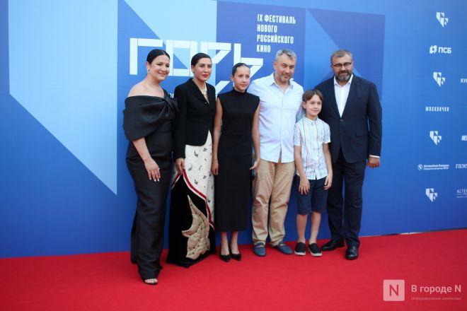 Знаменитости здесь: фоторепортаж с открытия &laquo;Горький fest&raquo; в Нижнем Новгороде - фото 94