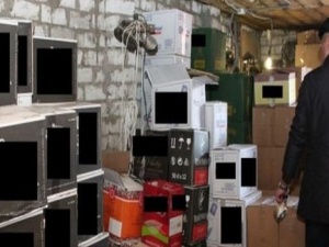 У борской пенсионерки изъяли более 4000 бутылок контрафактного алкоголя