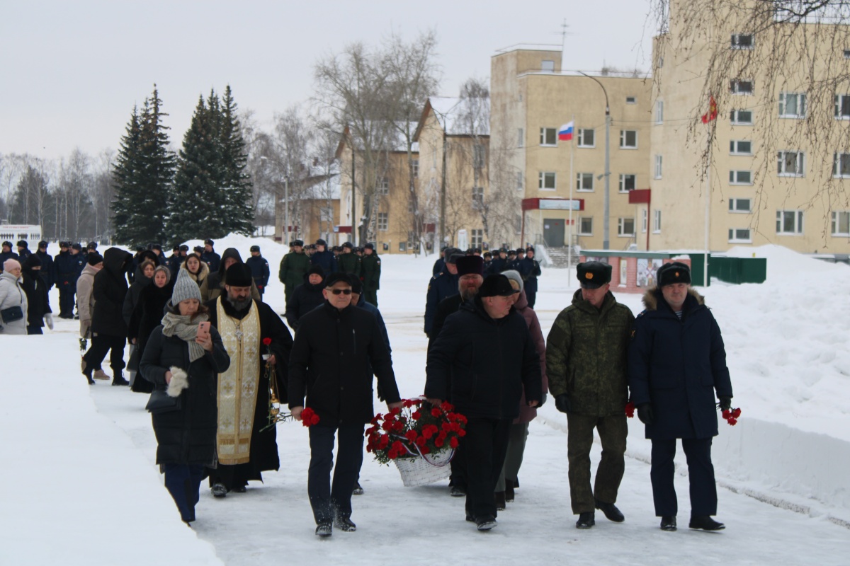 Мемориальные таблички погибшим на Украине открыли в войсковой части Сормове - фото 1