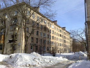 Пропавшего девятилетнего мальчика нашли в подъезде жилого дома в Ваче
