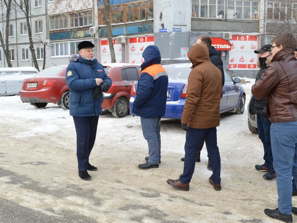Глава Московского района отчитал коммунальщиков за &laquo;козьи тропы&raquo; вместо тротуара - фото 1
