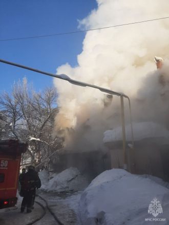 Опубликованы фото с места пожара в купеческом доме на Ильинской - фото 3