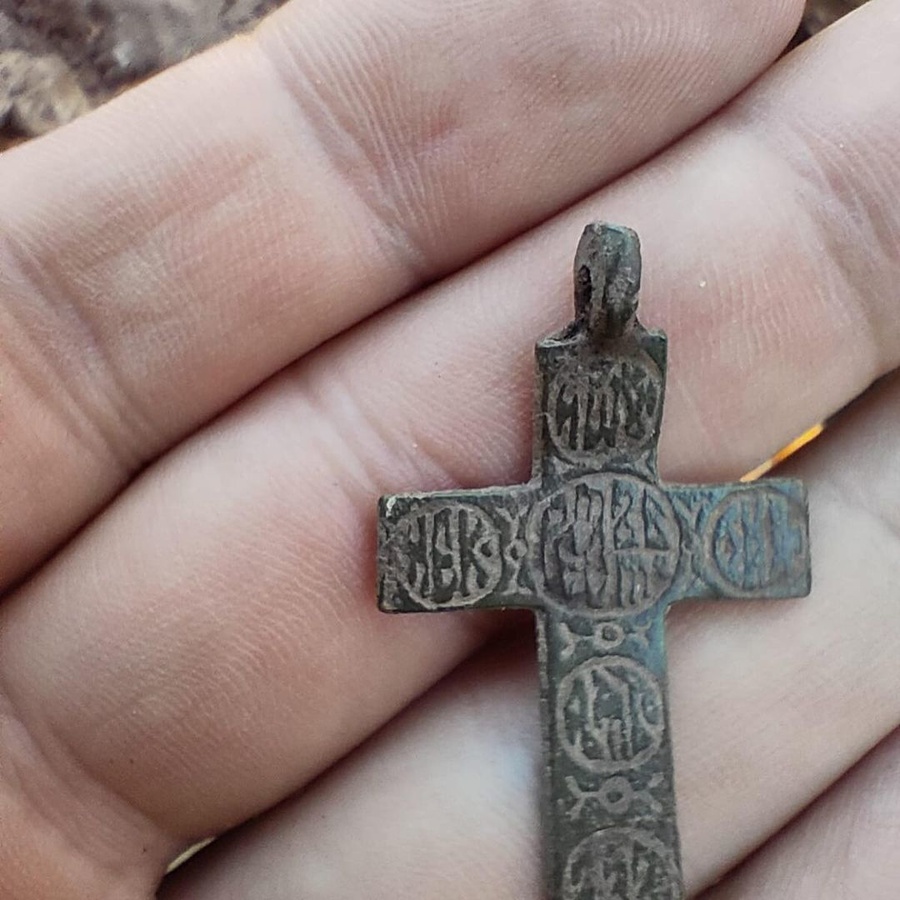 Крест с изображением святого найден во рву Арзамасской крепости - фото 2