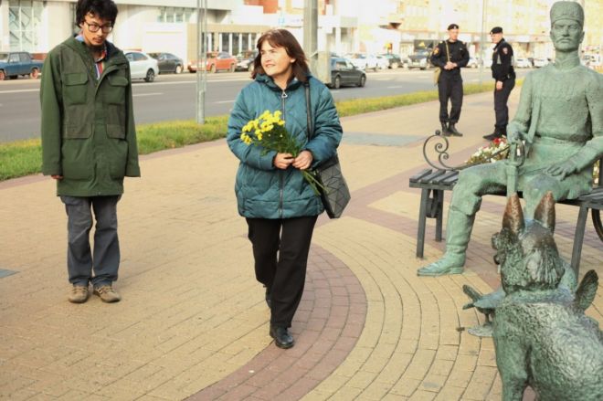 Нижегородцы возложили цветы к месту гибели журналистки Ирины Славиной - фото 4
