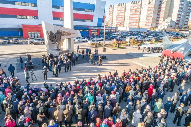 В Нижегородской области установили памятник первому директору Арзамасского приборостроительного завода - фото 3