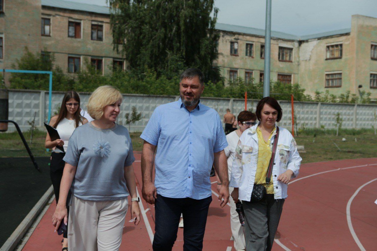 Мэр Дзержинска посмотрел, как работают площадки досугового центра &laquo;Созвездие&raquo; - фото 1