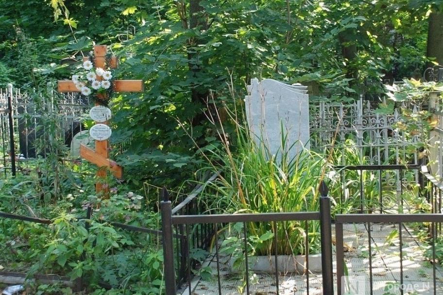 Нижегородцам объяснили, почему цыгане устраивают застолье на кладбище