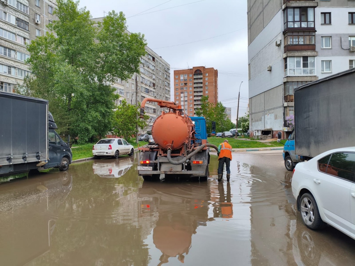 Дорожники в Нижнем Новгороде готовятся к надвигающимся ливням - фото 1