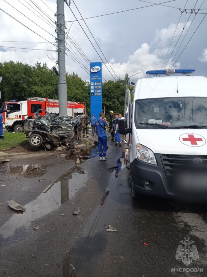 Опубликованы фото с места смертельного ДТП на Южном шоссе в Нижнем Новгороде - фото 1