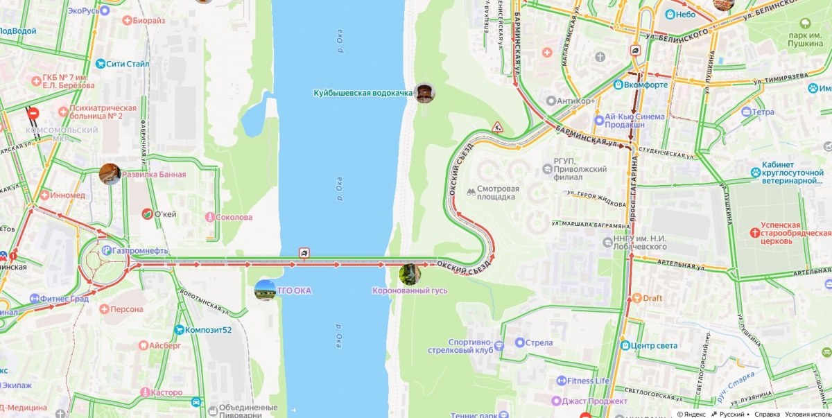 Огромная пробка сковала Молитовский мост и Окский съезд из-за ДТП - фото 1