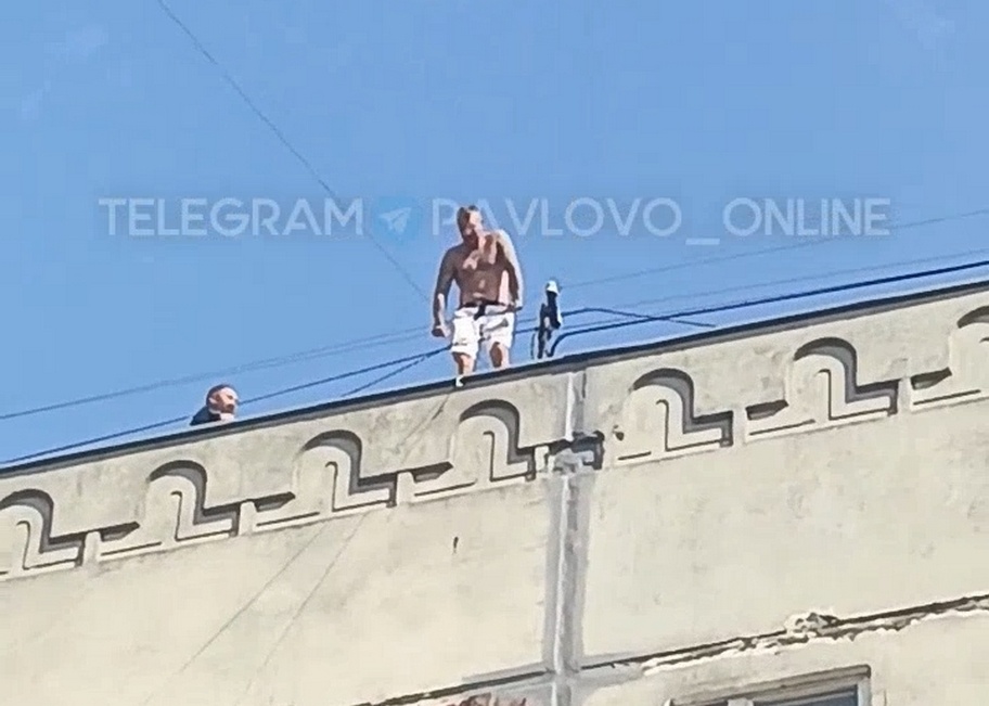 Появились подробности из Павлова, где мужчина пытался спрыгнуть с многоэтажки - фото 1