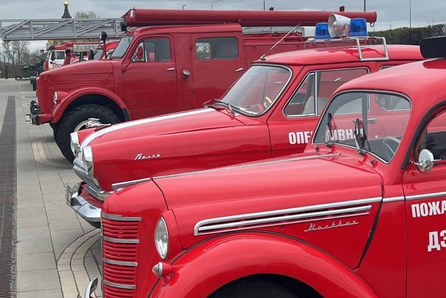 Выставка пожарных ретро-машин открылась на Нижегородской ярмарке - фото 1