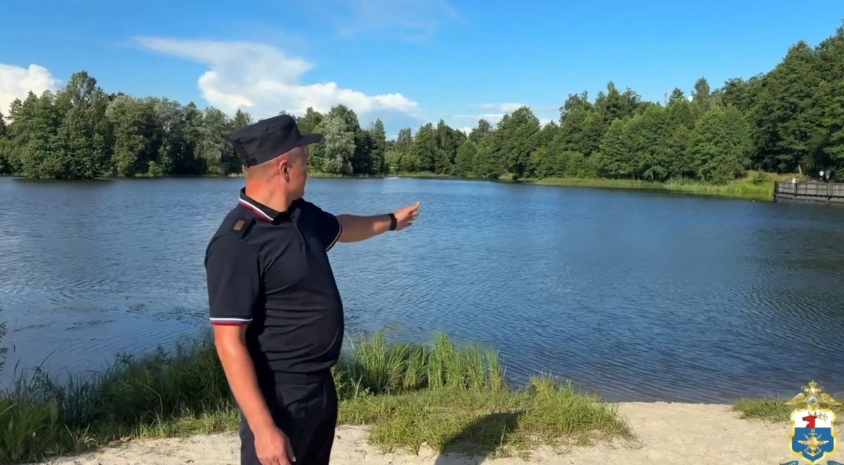 Двое детей чуть не утонули в Нижегородской области: их спас полицейский - фото 1