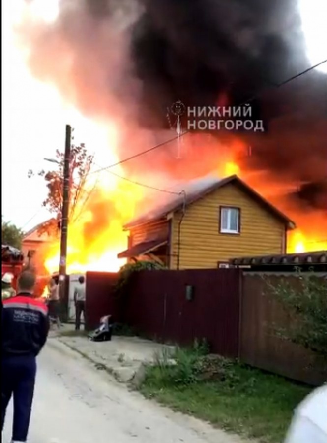 Два дома загорелись на Сортировке в Нижнем Новгороде