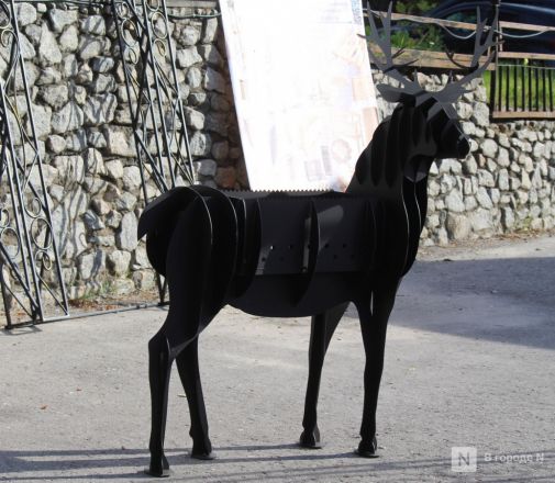 Танк-мангал и деревянные иконы: фоторепортаж с новой выставки от заключенных в Нижнем Новгороде - фото 22