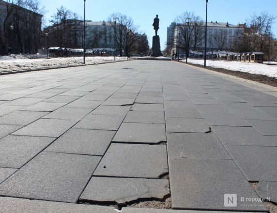 Ржавые урны и разбитая плитка: как пережили зиму знаковые места Нижнего Новгорода - фото 17