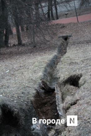 Огромный провал появился на склоне Александровского сада в Нижнем Новгороде - фото 4