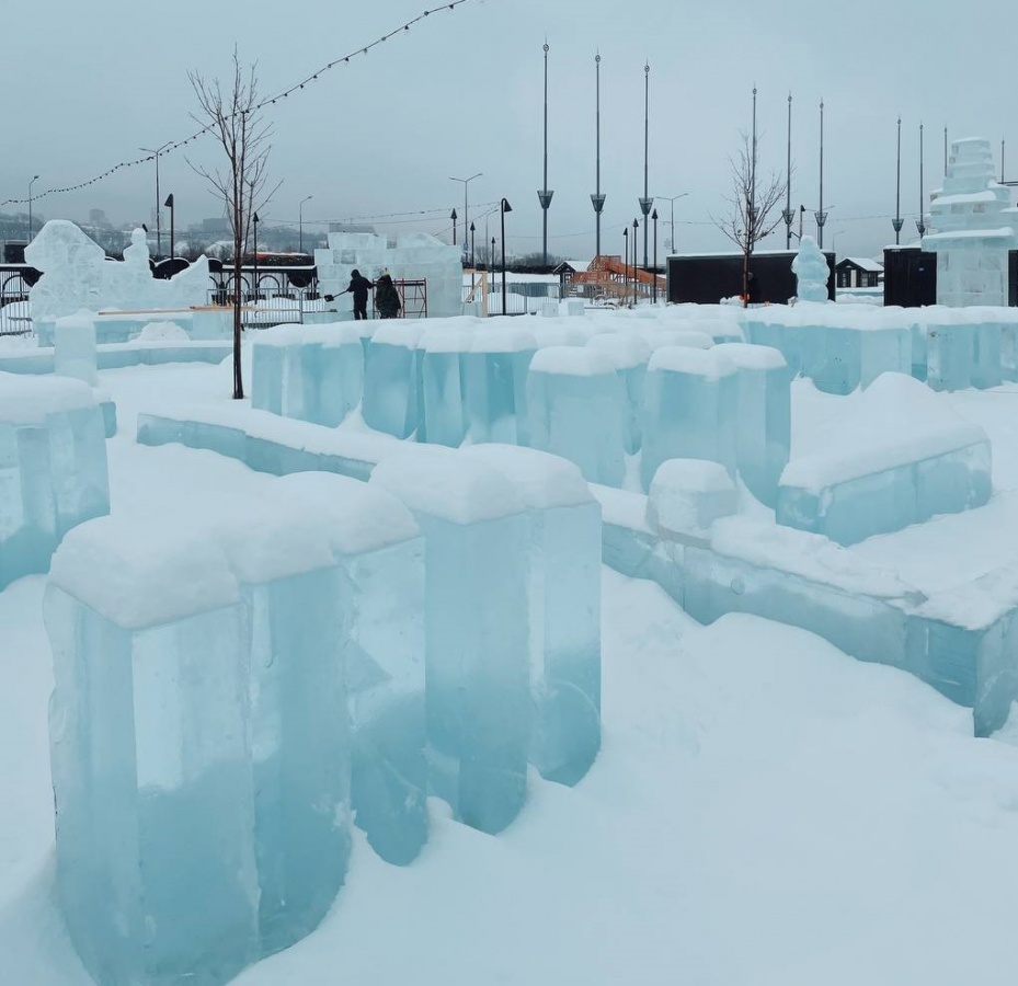 Ледовый лабиринт строят на Нижегородской ярмарке - фото 1