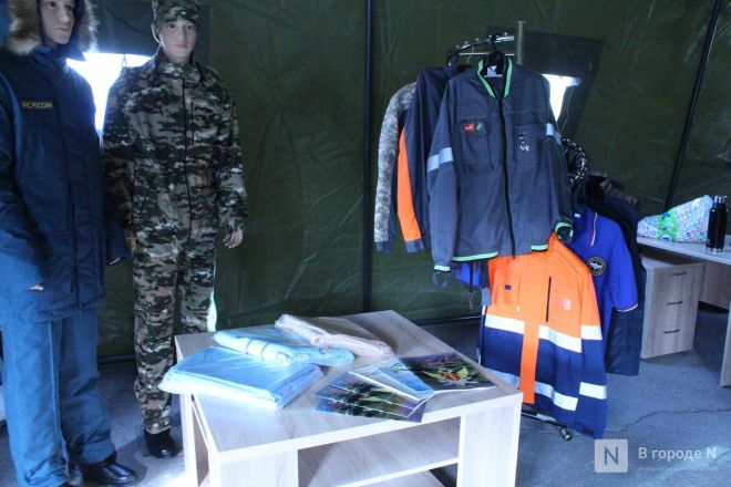 Танк-мангал и деревянные иконы: фоторепортаж с новой выставки от заключенных в Нижнем Новгороде - фото 91