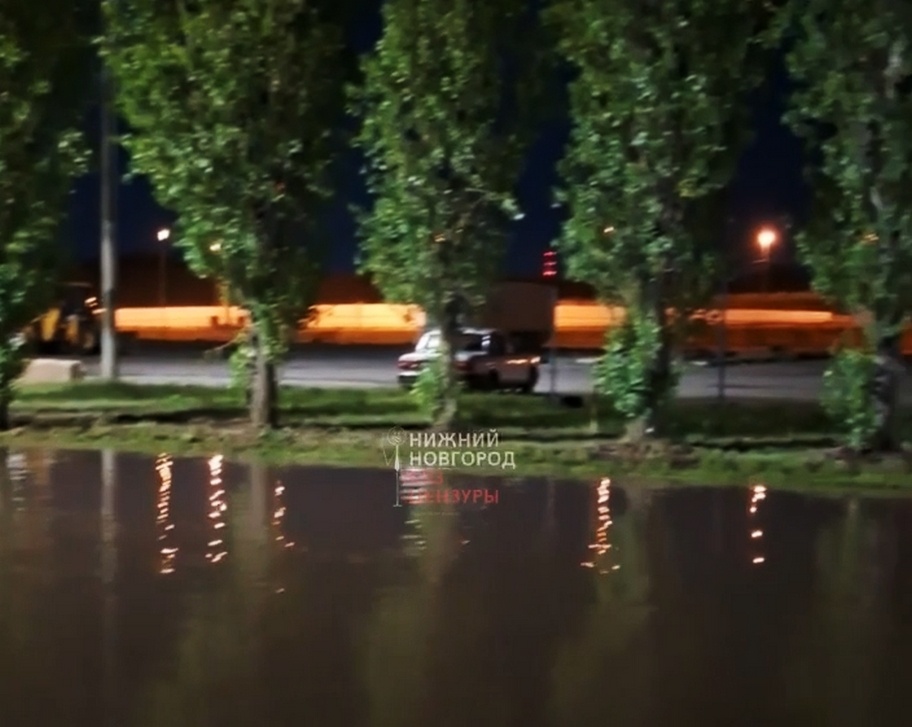Нижегородцы жалуются на стихийное озеро на улице Сергея Акимова - фото 1