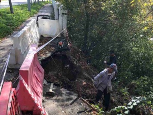 Провал грунта начали устранять на Зеленском съезде